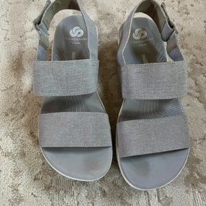 CLOUDSTEPPERS BY CLARKS SANDALS SIZE 6 GREY AND WHITE